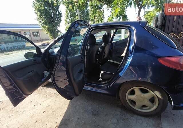 Синій Пежо 206, об'ємом двигуна 1.4 л та пробігом 280 тис. км за 2999 $, фото 9 на Automoto.ua