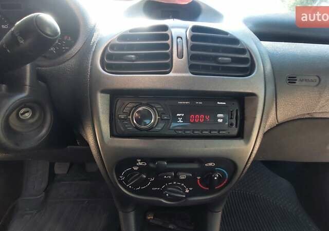 Синій Пежо 206, об'ємом двигуна 1.4 л та пробігом 280 тис. км за 2999 $, фото 16 на Automoto.ua