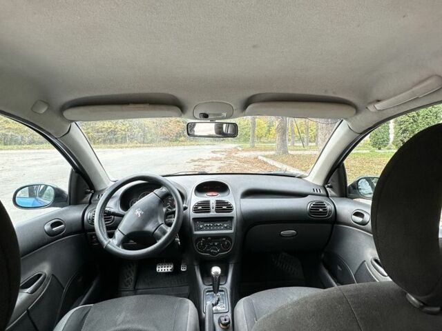 Синий Пежо 206, объемом двигателя 1.4 л и пробегом 193 тыс. км за 3500 $, фото 5 на Automoto.ua