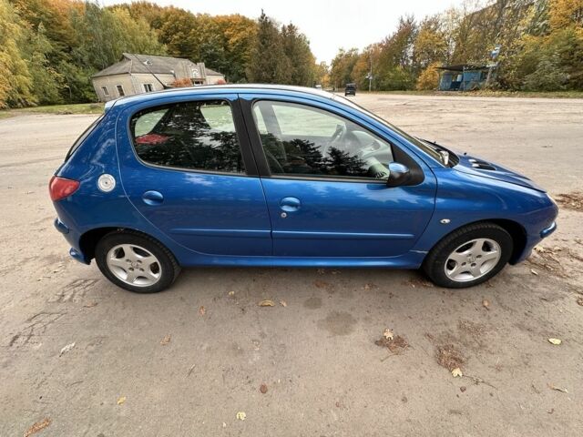 Синий Пежо 206, объемом двигателя 1.4 л и пробегом 193 тыс. км за 3500 $, фото 2 на Automoto.ua