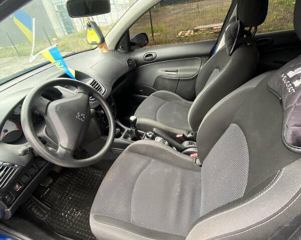 Синий Пежо 206, объемом двигателя 1.36 л и пробегом 197 тыс. км за 3800 $, фото 8 на Automoto.ua