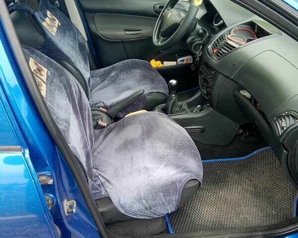Синий Пежо 206, объемом двигателя 1.1 л и пробегом 125 тыс. км за 4300 $, фото 4 на Automoto.ua