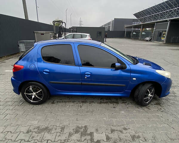 Синий Пежо 206, объемом двигателя 1.36 л и пробегом 197 тыс. км за 3800 $, фото 4 на Automoto.ua
