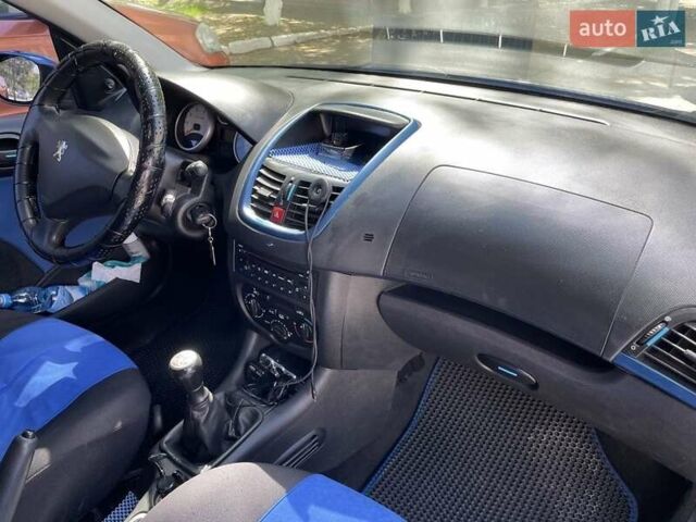 Синій Пежо 206, об'ємом двигуна 1.1 л та пробігом 159 тис. км за 4400 $, фото 14 на Automoto.ua