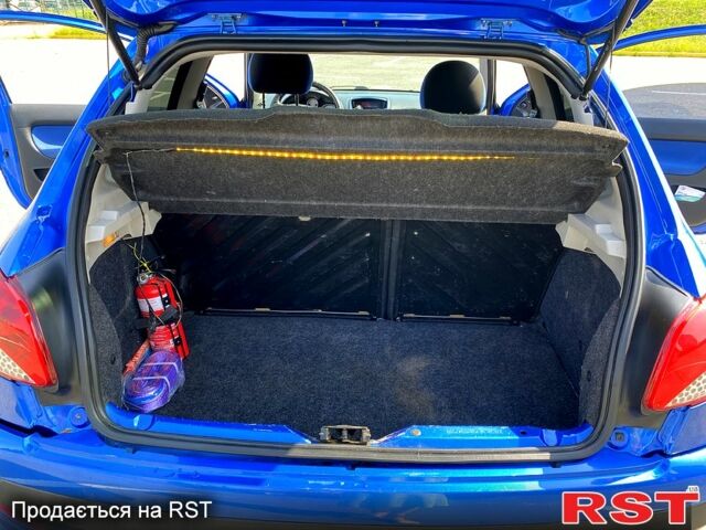 Синий Пежо 206, объемом двигателя 1.1 л и пробегом 165 тыс. км за 4300 $, фото 4 на Automoto.ua