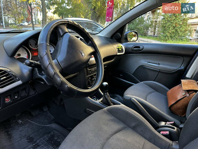 Синій Пежо 206, об'ємом двигуна 1.12 л та пробігом 178 тис. км за 4400 $, фото 11 на Automoto.ua