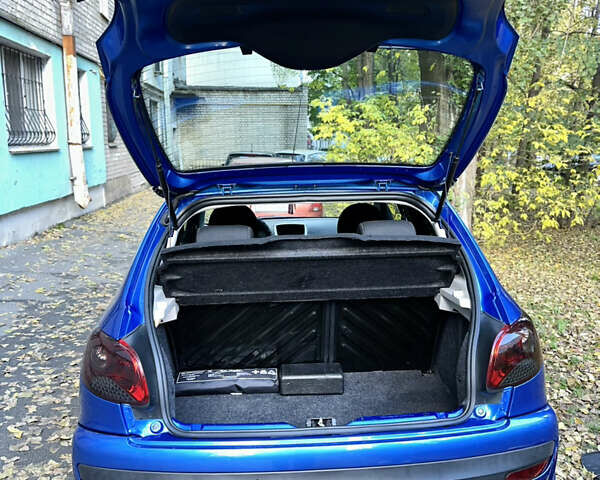 Синій Пежо 206, об'ємом двигуна 1.12 л та пробігом 178 тис. км за 4400 $, фото 9 на Automoto.ua