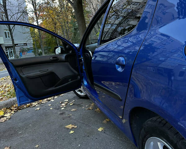 Синій Пежо 206, об'ємом двигуна 1.12 л та пробігом 178 тис. км за 4400 $, фото 5 на Automoto.ua