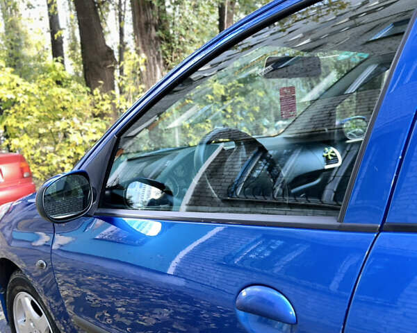 Синій Пежо 206, об'ємом двигуна 1.12 л та пробігом 178 тис. км за 4400 $, фото 3 на Automoto.ua