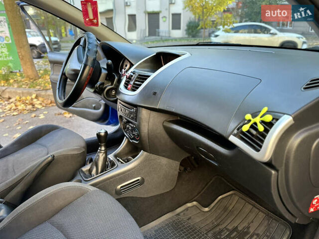 Синій Пежо 206, об'ємом двигуна 1.12 л та пробігом 178 тис. км за 4400 $, фото 10 на Automoto.ua