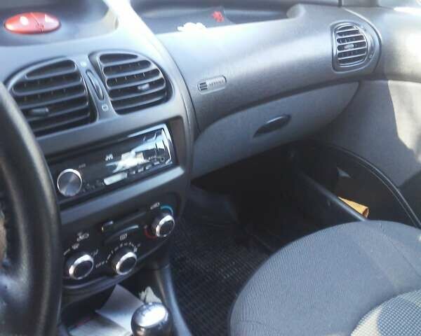 Синій Пежо 206, об'ємом двигуна 1.36 л та пробігом 93 тис. км за 4500 $, фото 2 на Automoto.ua