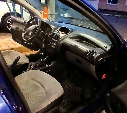 Синий Пежо 206, объемом двигателя 1.4 л и пробегом 184 тыс. км за 2999 $, фото 4 на Automoto.ua