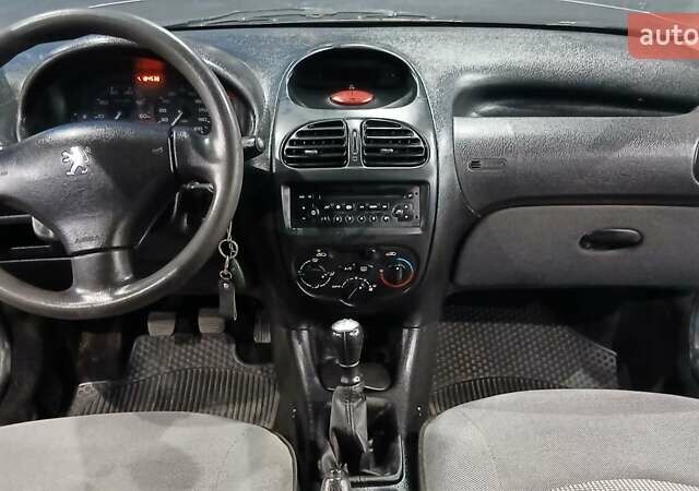 Синий Пежо 206, объемом двигателя 1.4 л и пробегом 184 тыс. км за 3000 $, фото 6 на Automoto.ua