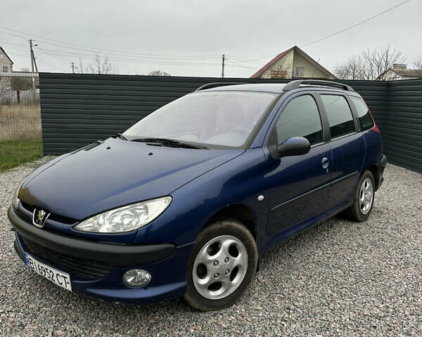 Синий Пежо 206, объемом двигателя 1.36 л и пробегом 217 тыс. км за 3150 $, фото 4 на Automoto.ua