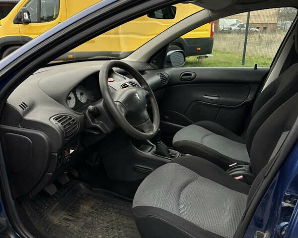 Синий Пежо 206, объемом двигателя 1.36 л и пробегом 217 тыс. км за 3150 $, фото 13 на Automoto.ua