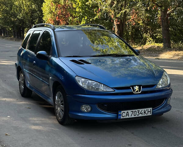 Синий Пежо 206, объемом двигателя 1.59 л и пробегом 200 тыс. км за 3700 $, фото 1 на Automoto.ua