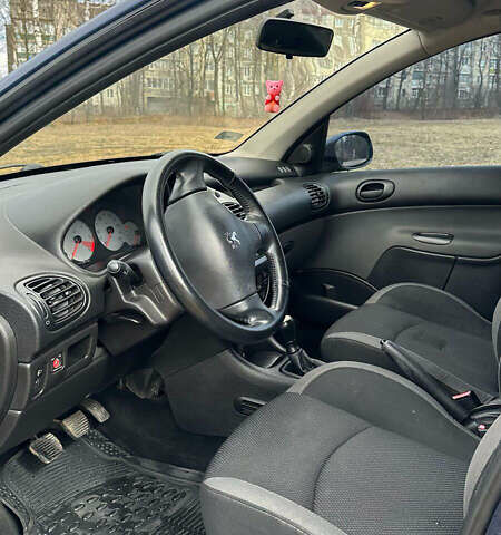 Синий Пежо 206, объемом двигателя 1.56 л и пробегом 198 тыс. км за 3400 $, фото 15 на Automoto.ua
