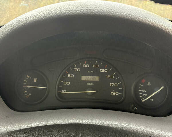 Зеленый Пежо 206, объемом двигателя 1.1 л и пробегом 323 тыс. км за 2000 $, фото 6 на Automoto.ua