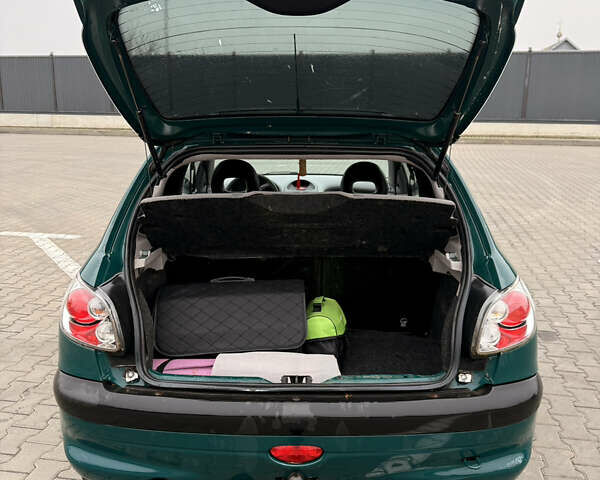 Зелений Пежо 206, об'ємом двигуна 1.4 л та пробігом 239 тис. км за 2300 $, фото 4 на Automoto.ua