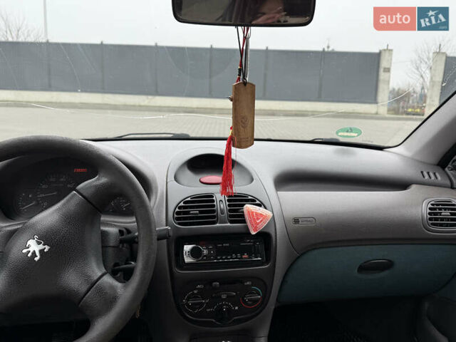 Зелений Пежо 206, об'ємом двигуна 1.4 л та пробігом 239 тис. км за 2300 $, фото 8 на Automoto.ua