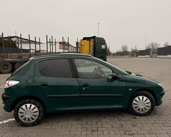 Зелений Пежо 206, об'ємом двигуна 1.4 л та пробігом 239 тис. км за 2300 $, фото 1 на Automoto.ua