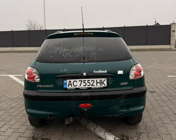 Зелений Пежо 206, об'ємом двигуна 1.4 л та пробігом 239 тис. км за 2300 $, фото 3 на Automoto.ua