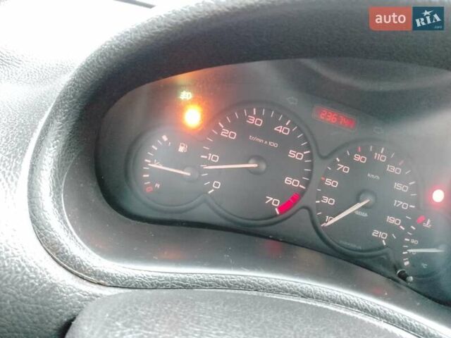 Зеленый Пежо 206, объемом двигателя 1.59 л и пробегом 237 тыс. км за 2300 $, фото 2 на Automoto.ua