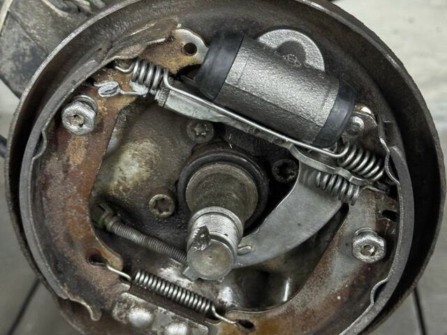 Зеленый Пежо 206, объемом двигателя 1.4 л и пробегом 200 тыс. км за 3750 $, фото 4 на Automoto.ua