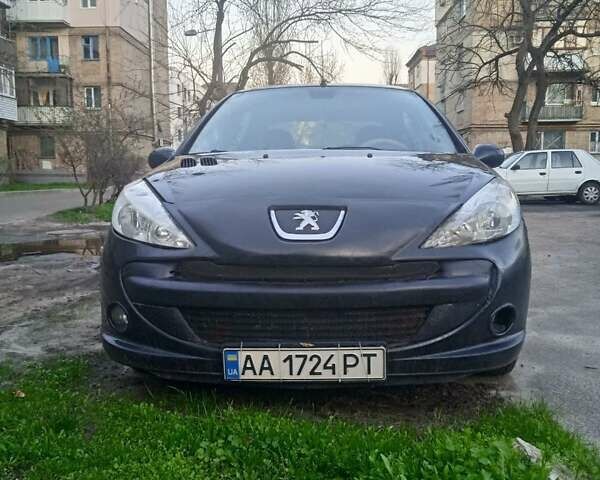Зелений Пежо 206, об'ємом двигуна 1.36 л та пробігом 194 тис. км за 2500 $, фото 25 на Automoto.ua