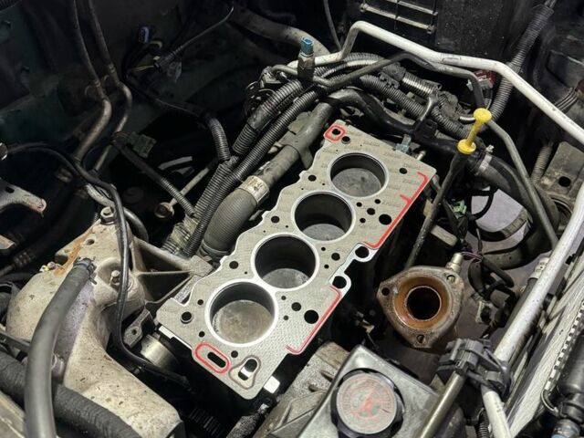 Зеленый Пежо 206, объемом двигателя 1.4 л и пробегом 200 тыс. км за 3750 $, фото 5 на Automoto.ua