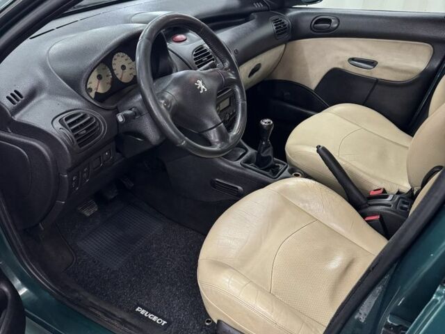 Зеленый Пежо 206, объемом двигателя 1.4 л и пробегом 200 тыс. км за 3750 $, фото 2 на Automoto.ua