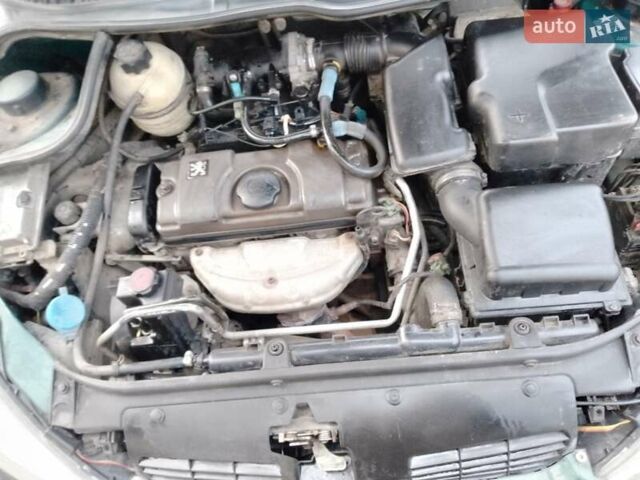 Зеленый Пежо 206, объемом двигателя 1.59 л и пробегом 237 тыс. км за 2300 $, фото 4 на Automoto.ua