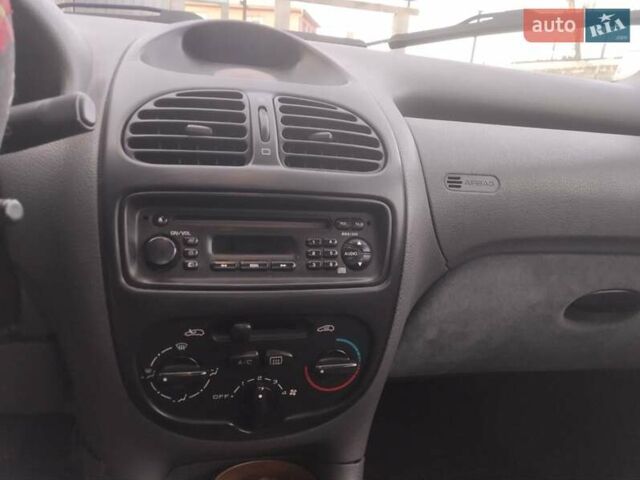 Зелений Пежо 206, об'ємом двигуна 1.36 л та пробігом 200 тис. км за 3300 $, фото 1 на Automoto.ua