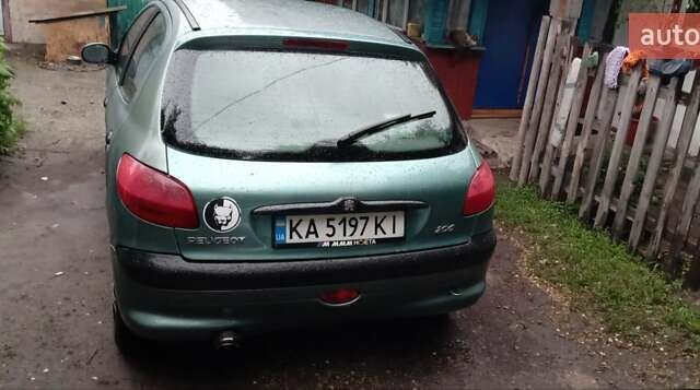 Зелений Пежо 206, об'ємом двигуна 1.36 л та пробігом 370 тис. км за 3000 $, фото 6 на Automoto.ua