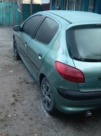 Зелений Пежо 206, об'ємом двигуна 1.36 л та пробігом 370 тис. км за 3000 $, фото 8 на Automoto.ua