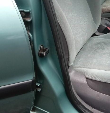 Зелений Пежо 206, об'ємом двигуна 0 л та пробігом 270 тис. км за 2800 $, фото 11 на Automoto.ua