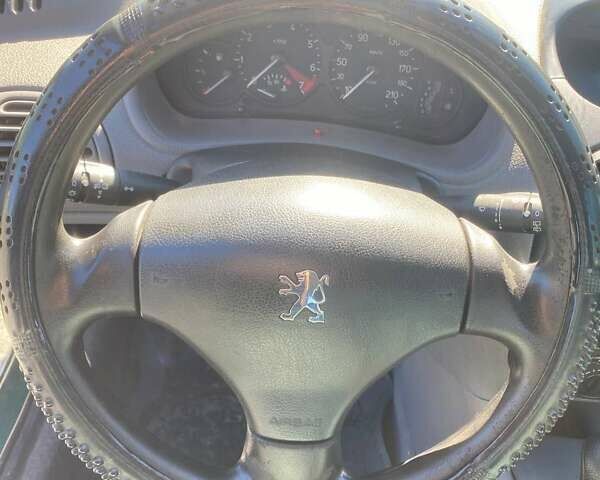 Зелений Пежо 206, об'ємом двигуна 1.36 л та пробігом 220 тис. км за 2900 $, фото 21 на Automoto.ua