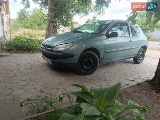 Зеленый Пежо 206, объемом двигателя 1.12 л и пробегом 280 тыс. км за 2800 $, фото 7 на Automoto.ua