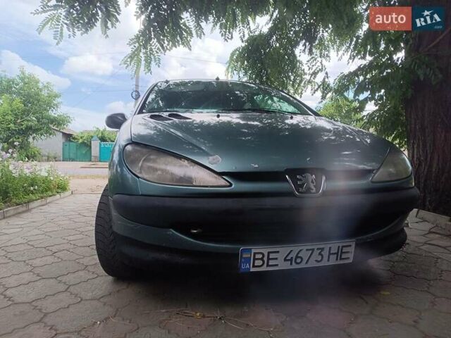 Зеленый Пежо 206, объемом двигателя 1.12 л и пробегом 280 тыс. км за 2800 $, фото 4 на Automoto.ua