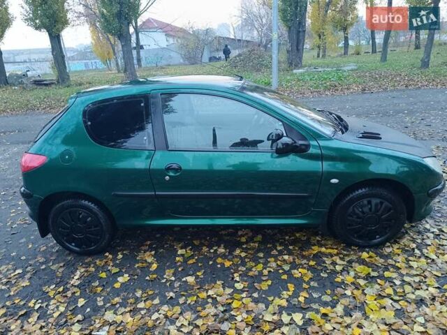 Зелений Пежо 206, об'ємом двигуна 1.36 л та пробігом 220 тис. км за 2900 $, фото 8 на Automoto.ua