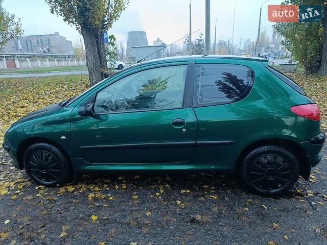 Зелений Пежо 206, об'ємом двигуна 1.36 л та пробігом 220 тис. км за 2900 $, фото 9 на Automoto.ua