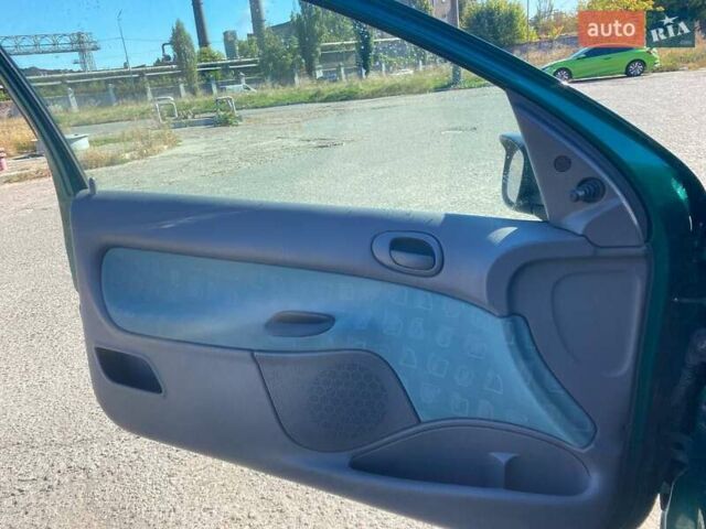 Зелений Пежо 206, об'ємом двигуна 1.36 л та пробігом 220 тис. км за 2900 $, фото 28 на Automoto.ua