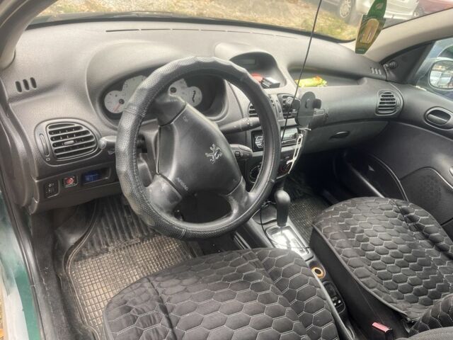 Зелений Пежо 206, об'ємом двигуна 1.4 л та пробігом 3 тис. км за 3700 $, фото 1 на Automoto.ua
