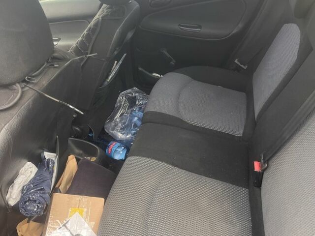 Зелений Пежо 206, об'ємом двигуна 1.4 л та пробігом 3 тис. км за 3700 $, фото 2 на Automoto.ua