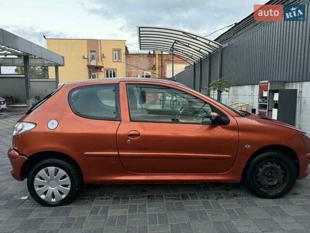 Оранжевый Пежо 206, объемом двигателя 1.12 л и пробегом 272 тыс. км за 1700 $, фото 1 на Automoto.ua