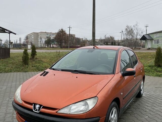 Помаранчевий Пежо 206, об'ємом двигуна 1.4 л та пробігом 143 тис. км за 2000 $, фото 4 на Automoto.ua