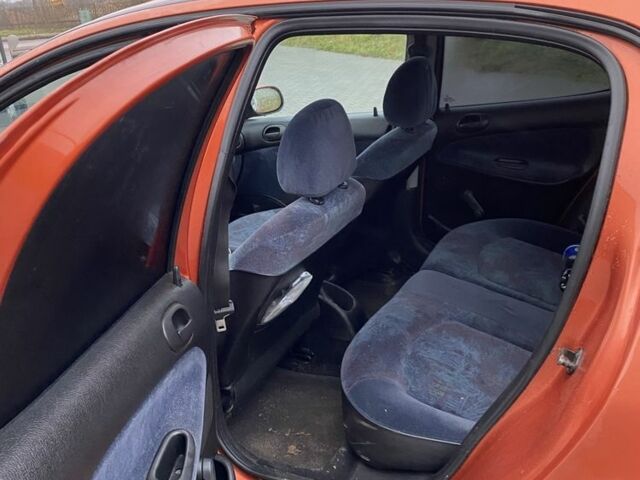 Помаранчевий Пежо 206, об'ємом двигуна 1.4 л та пробігом 143 тис. км за 2000 $, фото 6 на Automoto.ua