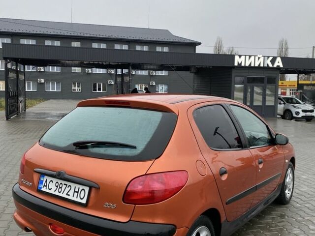 Помаранчевий Пежо 206, об'ємом двигуна 1.4 л та пробігом 143 тис. км за 2000 $, фото 2 на Automoto.ua