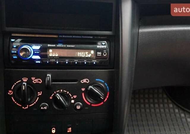 Белый Пежо 207, объемом двигателя 1.4 л и пробегом 205 тыс. км за 3500 $, фото 15 на Automoto.ua