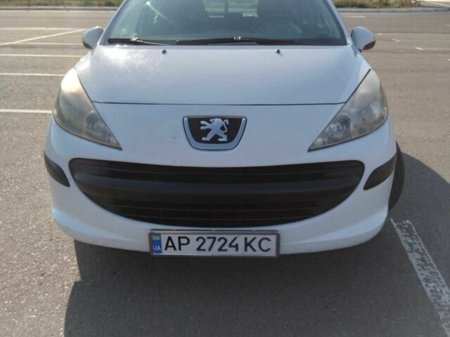Белый Пежо 207, объемом двигателя 1.4 л и пробегом 160 тыс. км за 4500 $, фото 5 на Automoto.ua